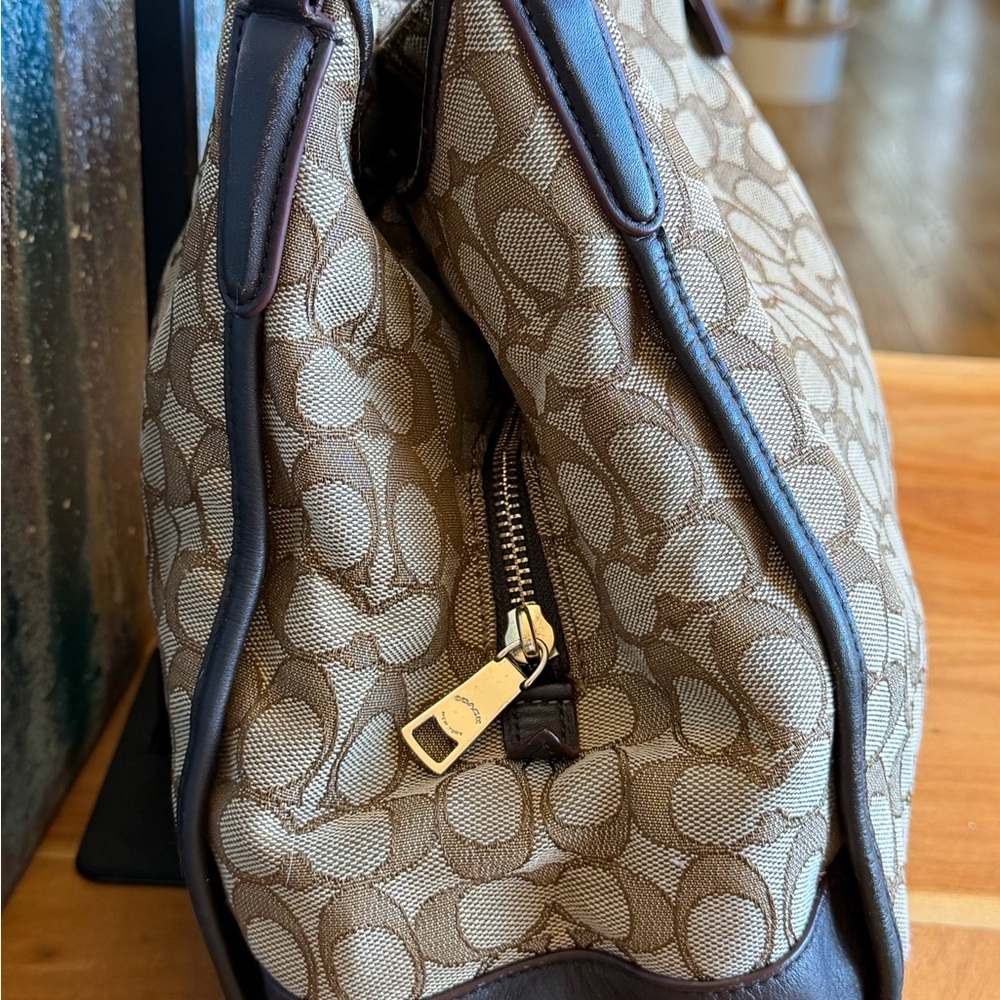 Coach 2010’s Signature Phoebe Carryall - Picture 3 of 16